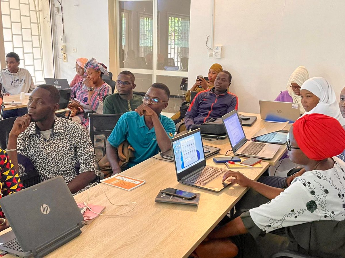 ISOC MALI, le chapitre malien d'Internet Society (@isocml) on Twitter photo La 2e session animée par Dr Mamadou Iam Diallo l’inventeur du premier nano PC limorgal au Mali, les participants ont exploré l'usage de l'IA dans la gouvernance de l'Internet par divers secteurs. Ils ont discuté de sa définition, de son utilité et de son fonctionnement.
<a href="/mali_sig/">MALISIG, École Malienne sur la Gouv de l’Internet</a> La 2e session animée par Dr Mamadou Iam Diallo l’inventeur du premier nano PC limorgal au Mali, les participants ont exploré l'usage de l'IA dans la gouvernance de l'Internet par divers secteurs. Ils ont discuté de sa définition, de son utilité et de son fonctionnement.
<a href="/mali_sig/">MALISIG, École Malienne sur la Gouv de l’Internet</a>