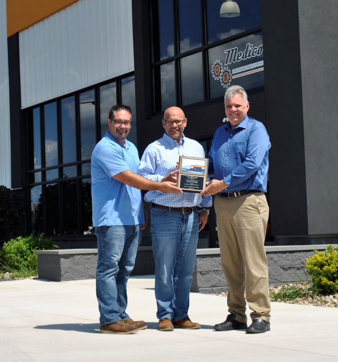 design_BLD's tweet photo. designBLD was inducted into the 2023 Varco Pruden Hall of Fame for our work on the Medico Construction Equipment project. Our team built a 28,727 sq-ft. state-of-the-art facility. Pictured is President Billy Letwinsky, Field Operations Manager Jim Ciali and VP Rep. Andy Tuzinski. https://t.co/KxzC2kX5WF