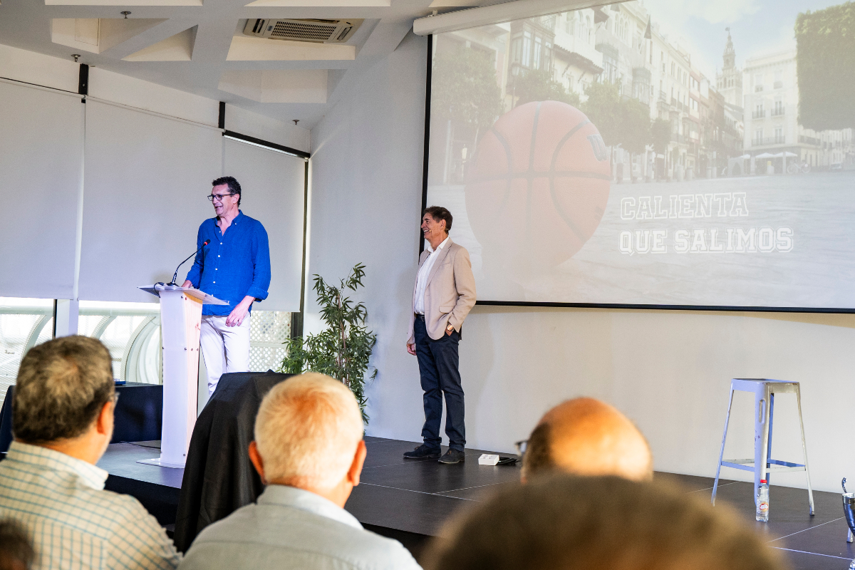 caja87basket's tweet photo. Hoy todos somos #Caja87Basket… hoy más que nunca Sevilla es verdirroja❤️💚

Estamos emocionados de saltar a la cancha con este increíble recibimiento y entusiasmo por revivir la pasión por el baloncesto en nuestra ciudad y provincia 🏀🏃‍♂️

#Baloncesto #Sevilla #Caja87 https://t.co/BhoiAOqMBP