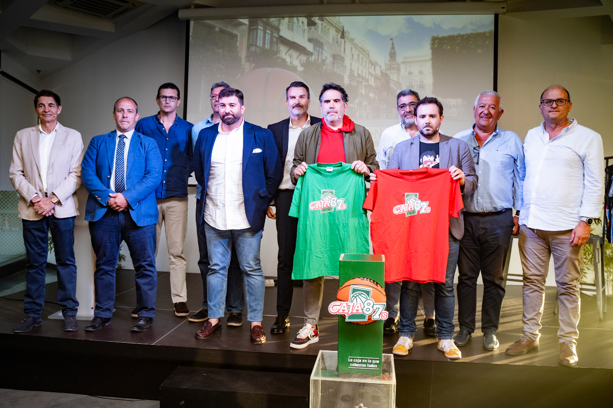 caja87basket's tweet photo. Hoy todos somos #Caja87Basket… hoy más que nunca Sevilla es verdirroja❤️💚

Estamos emocionados de saltar a la cancha con este increíble recibimiento y entusiasmo por revivir la pasión por el baloncesto en nuestra ciudad y provincia 🏀🏃‍♂️

#Baloncesto #Sevilla #Caja87 https://t.co/BhoiAOqMBP