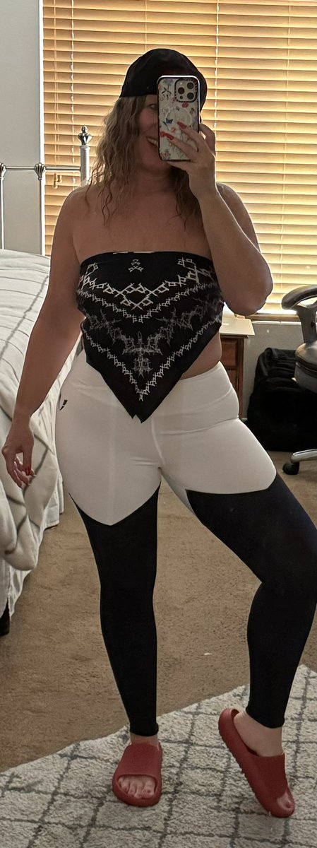 ♥️🖤🩸 Happy #tattootuesday ~

Order now <a href="/indelible_live/">Indelible</a> $50 🔥
Italian silk so sweet 

Get your bandana it’s summertime LG !! Luving the barbwire crest detail!! 

Iykyk 

🐥💛