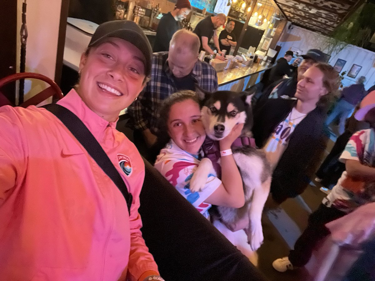 Happy birthday to one of our fav goalkeepers  <a href="/Kailen_Sheridan/">Kailen Sheridan</a> from me and Mia 💕#kailenSheridan hope you have a great day 🍾🎂🎁🎊🎉