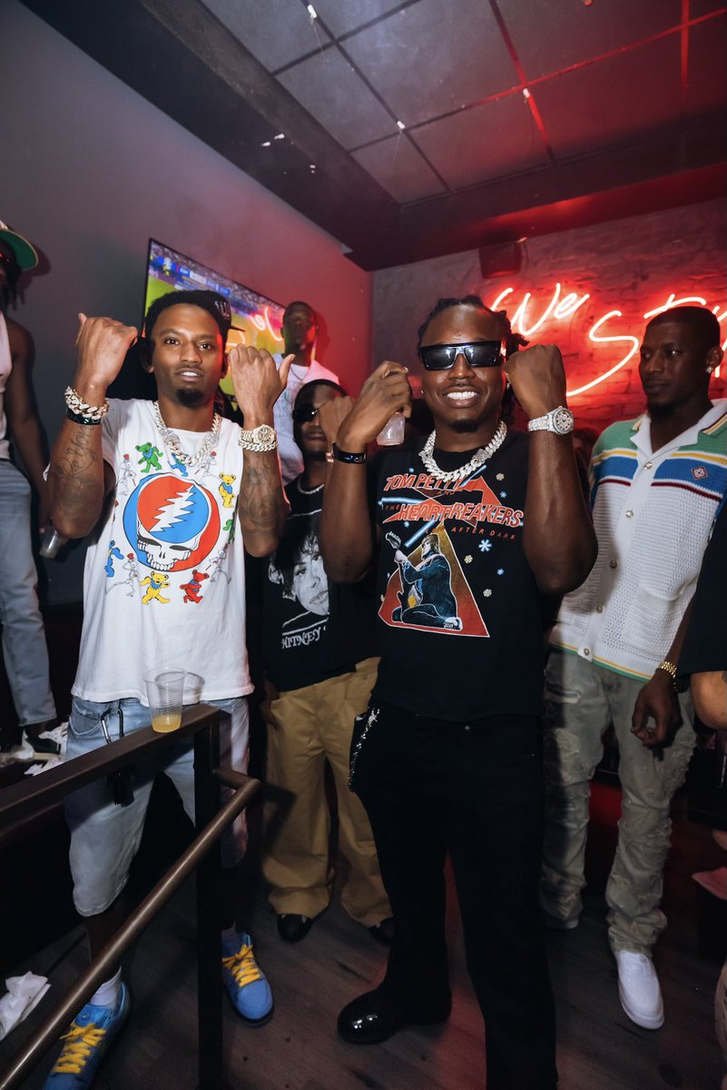TURNT_21's tweet photo. perfect timing $$ https://t.co/Zvwq6AuKt7