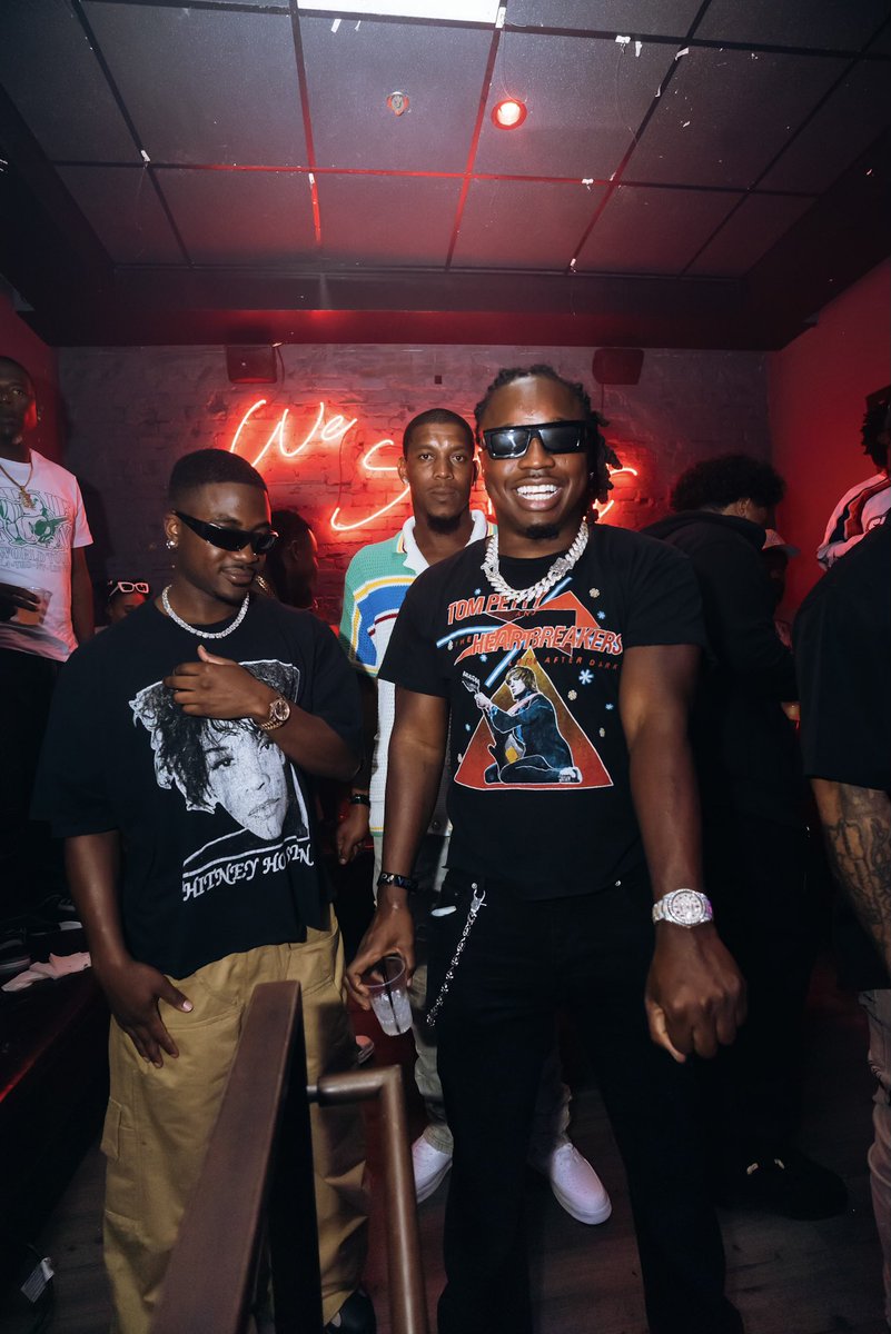 TURNT_21's tweet photo. perfect timing $$ https://t.co/Zvwq6AuKt7