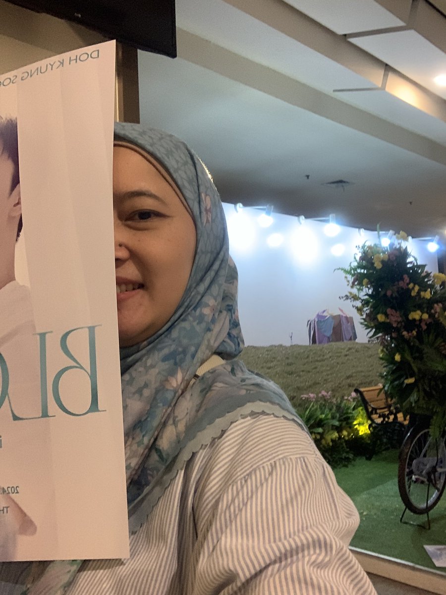 ayurini's tweet photo. @_dindaayuuu Karena jari2nya Dinda, kami bisa nonton Kyungsoo. Tiket tuker sendiri krn gak tega dia pumya bayi dan ditukar dengan mudah. Thanks soo much Dindaaaa! https://t.co/VWLs4lKloq