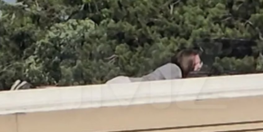 Crazynews4real's tweet image. 🚨🚨Secret Service director gives bizarre reason agent wasn't on the roof where g*nman Thomas Matthew Crooks opened f!re on Trump and rejects calls to resign🚨

⚠️“That building in particular has a sloped roof at its highest point. And so, you know, there's a safety factor that…