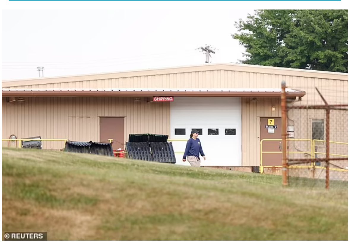 Crazynews4real's tweet image. 🚨🚨Secret Service director gives bizarre reason agent wasn't on the roof where g*nman Thomas Matthew Crooks opened f!re on Trump and rejects calls to resign🚨

⚠️“That building in particular has a sloped roof at its highest point. And so, you know, there's a safety factor that…