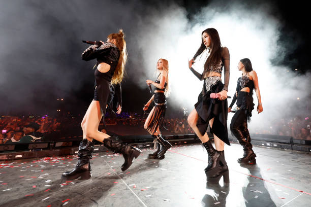 camism11's tweet photo. @CineYelmo DU DU DU xq fué la primera que escuché😍 y de ahí no ha habido vuelta atrás. Blink para siempre. @vickyma93 ir a París solo para ver a Blackpink en concierto 😂😂 https://t.co/tynp9Z0syq