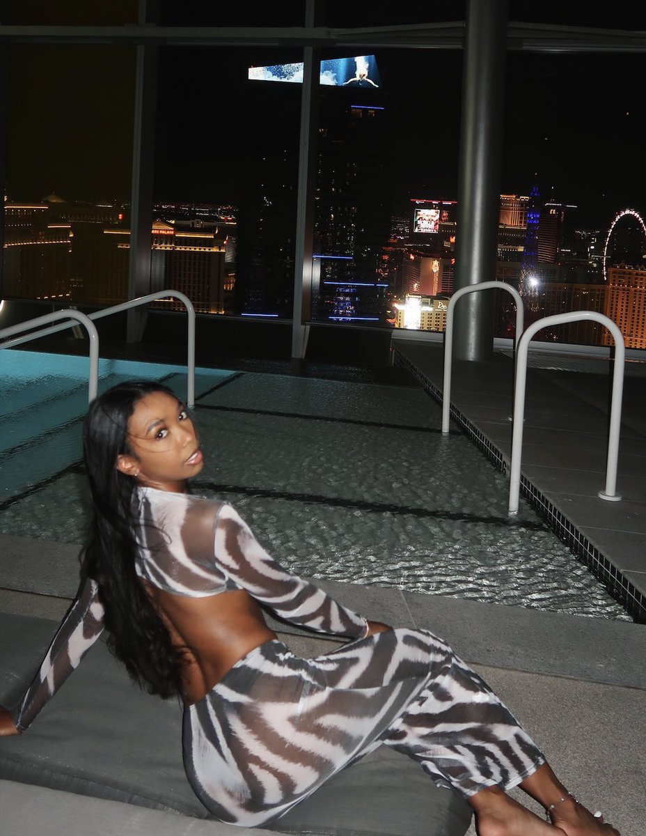 taaythomas's tweet photo. after hours https://t.co/izQQbZ3sjX