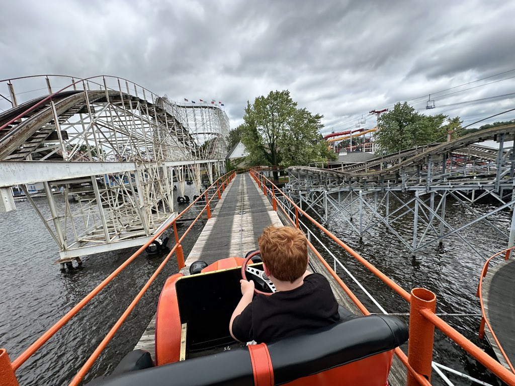 FUNFoodBlog's tweet image. For sure my fav auto ride of all time! So cool on the elevated platform and interaction between multiple rides. #IndianaBeach
