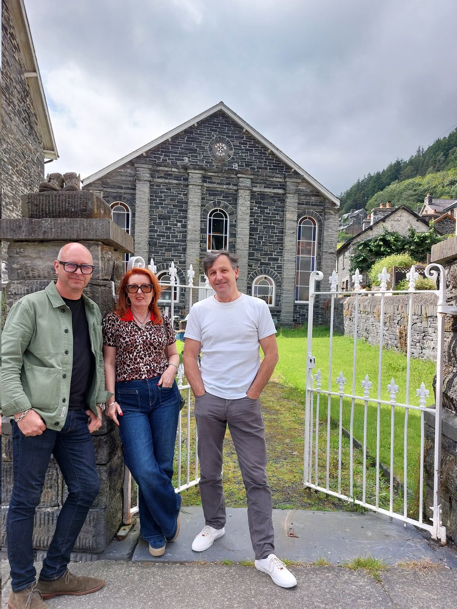 My friends and colleagues Marc Allum and Lisa Lloyd called in to #capelsalemcorris today on the way back from the #bbcantiquesroadshow valuation day at Beaumaris castle. Great to see them.
#corris #bbcantiquesroadshow
