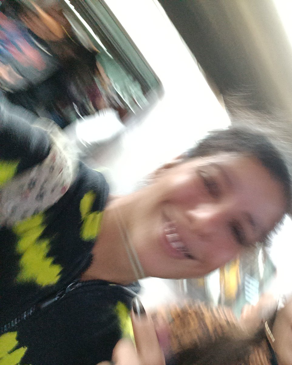denise_wth's tweet photo. Passando só pra atualizar vcs,: minha melhor amg me deu ghosting, parei de fumar cigarro, logo me formo, passei no concurso pra pei e sigo cada vez mais antisocial https://t.co/pMsnFP4t9N