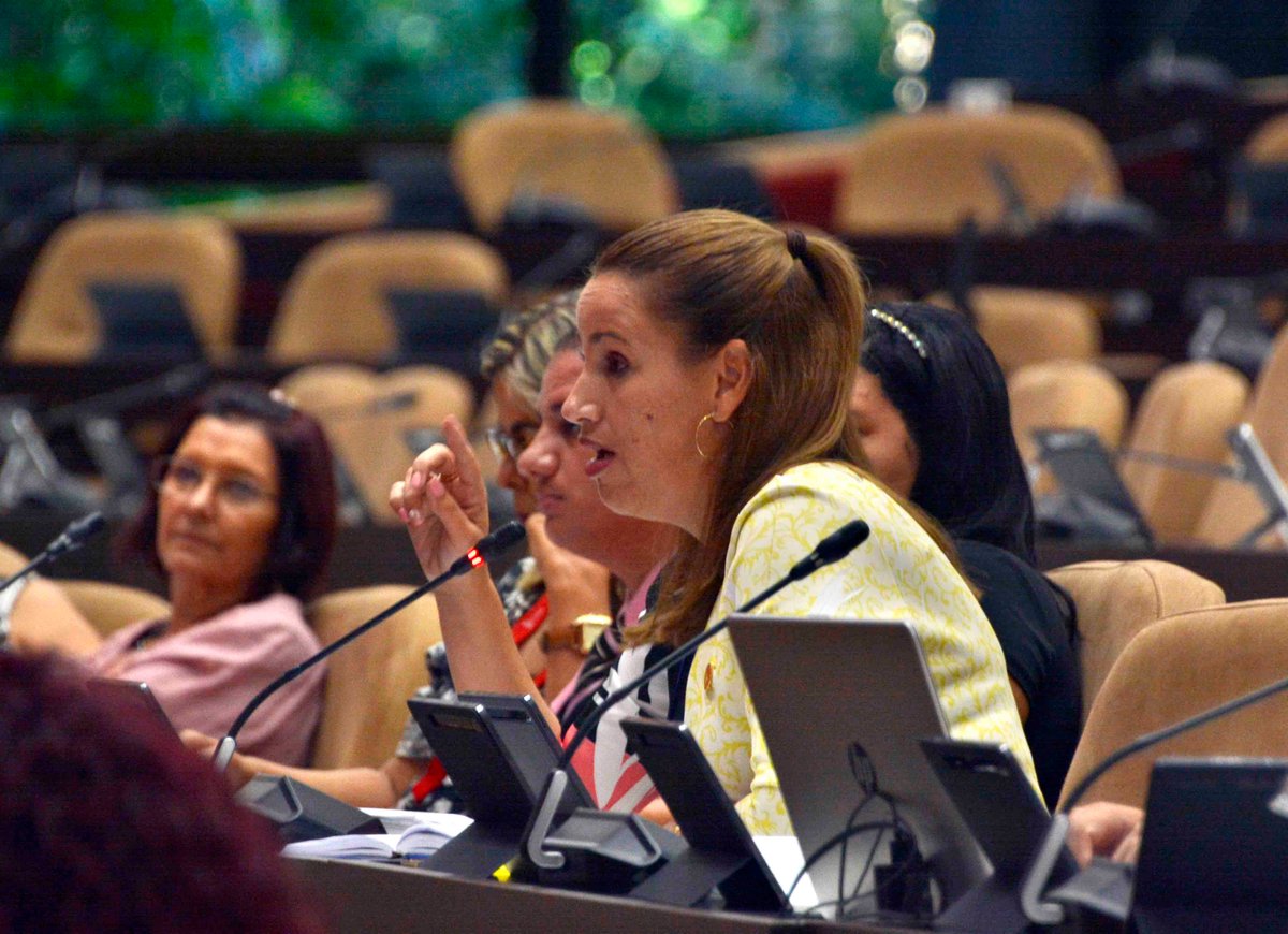 Comisión de Atención a Órganos Locales del #PoderPopular y de Atención a la Juventud de <a href="/AsambleaCuba/">Asamblea Nacional Cuba</a> evaluaron atención a personas, familias y hogares en situación de vulnerabilidad, con la participación de Esteban Lazo y @JorgeLuisPerd20

#PoderPopular 
#CubaLegisla