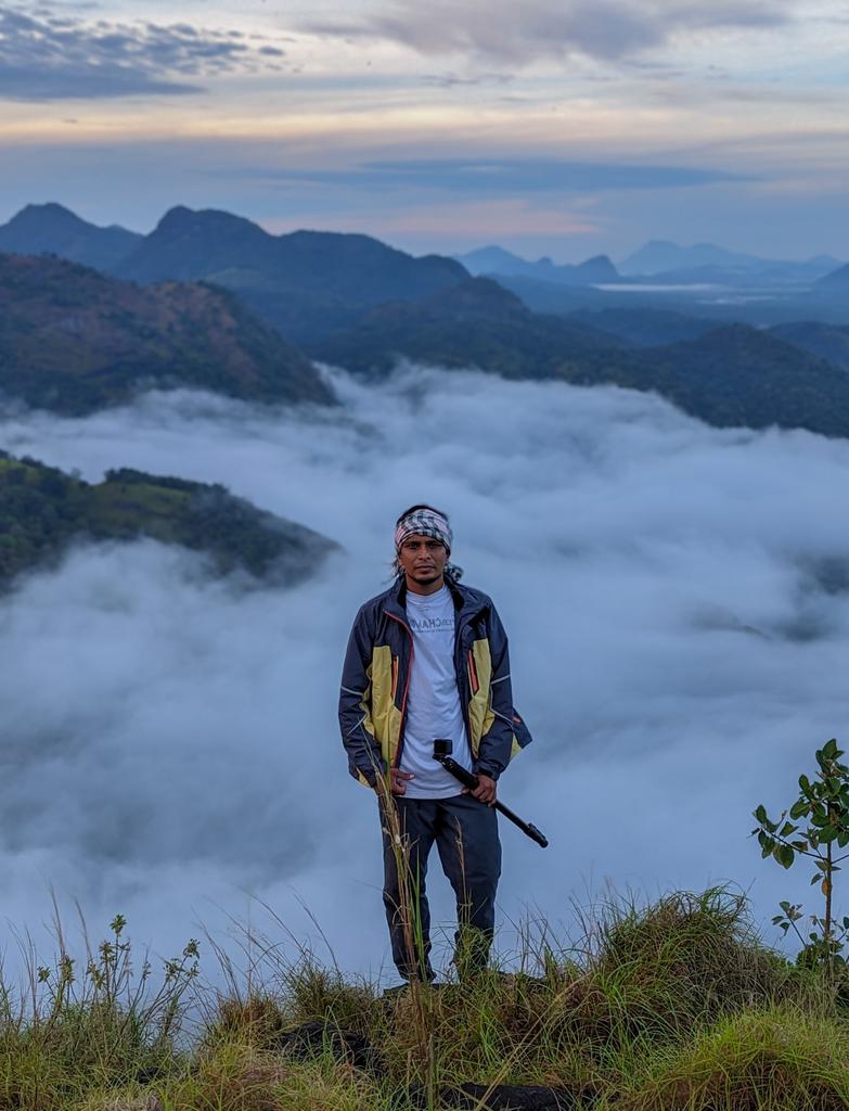 hiker_unknown's tweet photo. මිත්‍රයා, අපි පතනා සමාජය ඉබේ පහල වෙන්නේ නෑ.....
ඒකට අපි මහන්සි වෙන්න ඕනේ. 
මක් නිසාදයත් අප පතනා සමාජය හා අප වාසය කරන සමාජය අතර දේශපාලන නම් වූ බාධකය හේතුකොට ගෙන එය අතර පරතරයක් ඇති නිසාවෙනි.

එය සාක්ෂාත් කර ගැනීමට හැකි වුව හොත්, අපිද එහි කොටස් කාරයෝ වන්නෙමු. https://t.co/o3rPNT8mN7
