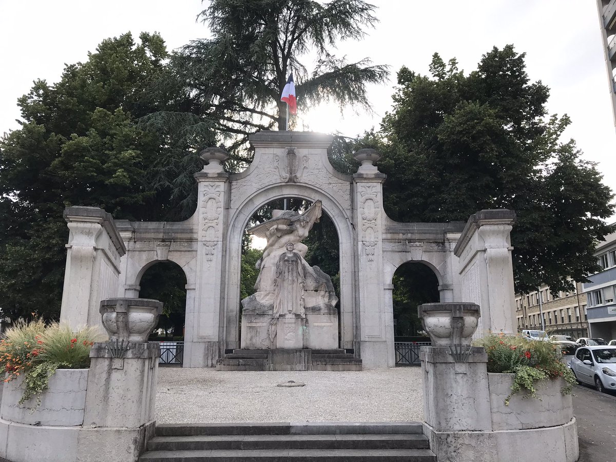 arisz87's tweet photo. Édith Piaf 🇫🇷 https://t.co/RjOBTdzTmc