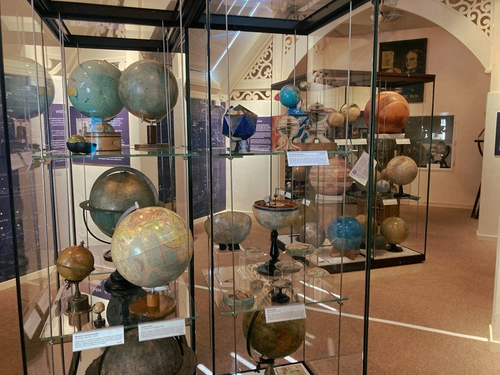 🔭 <a href="/WhippleMuseum/">Whipple Museum</a> is one of <a href="/CamUnivMuseums/">University of Cambridge Museums</a> gems and it's now open on a Saturday!

Every 3rd Saturday of the month, the museum is open from 10am-4pm and the next one is this week!

Pop down and explore the fantastic array of items, including our favourite, the globe room! 🌍 ⬇️