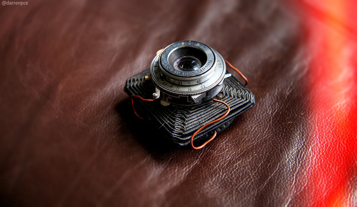 darrenpce's tweet image. Becoming reacquainted with my old #Canon5DMk2. Haven't seen the old girl since pre-Covid. Added #lightleaks for fun. #Photoshop #Photography.📸