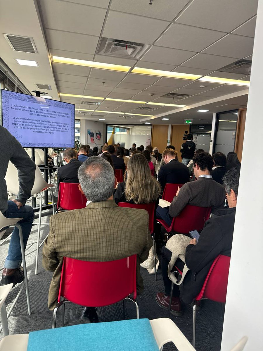 wikimediaco's tweet photo. 🆕#Actualidad | Comenzamos la semana con la participación de 👩‍💼Mónica Bonilla [@GuteMonik] Directora de #WikimediaColombia en la presentación🪧 ¿Plomo es lo que viene? Balance y retos de la política de #PazTotal 2022-2024.

#Wikipedia #AcuerdodePaz #ConflictoArmado #AccesoAbierto https://t.co/QGBaiwUnXp