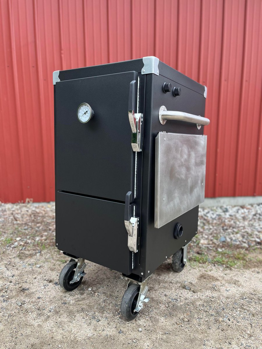 We're loving this Battle Box with upgraded features such as the drop down counter and stainless heavy duty grab  bars!