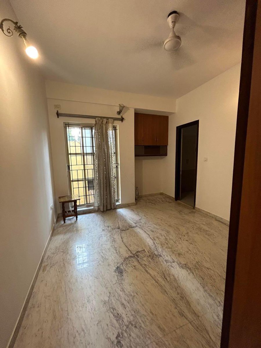 kaviccee's tweet photo. Looking for a female flatmate for a single room with attached washroom in a semi-furnished 3BHK apartment on the ground floor.

Location: Gold Classic Apartments, Cooke Town

Rent: 19k incl maintenance
Deposit: 90k

@BangaloreRoomi  @fmrbangalore @peakbengaluru https://t.co/fKKFVkQT7K