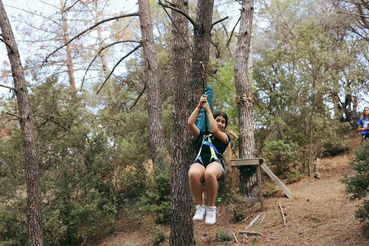 Edulonia's tweet photo. 🧗♀️PARC D'AVENTURES ! ⬇️
Sabies que pots reservar el circuit de tirolines i rocòdrom com activitat extra a la nostra #casesdecolònies de Finca La Capella-Poblet i a @hotelvillaengracia. #colòniesescolars #parcaventures #tirolina #rocodrom #lleure #educació #colònies https://t.co/egWF1ZU177
