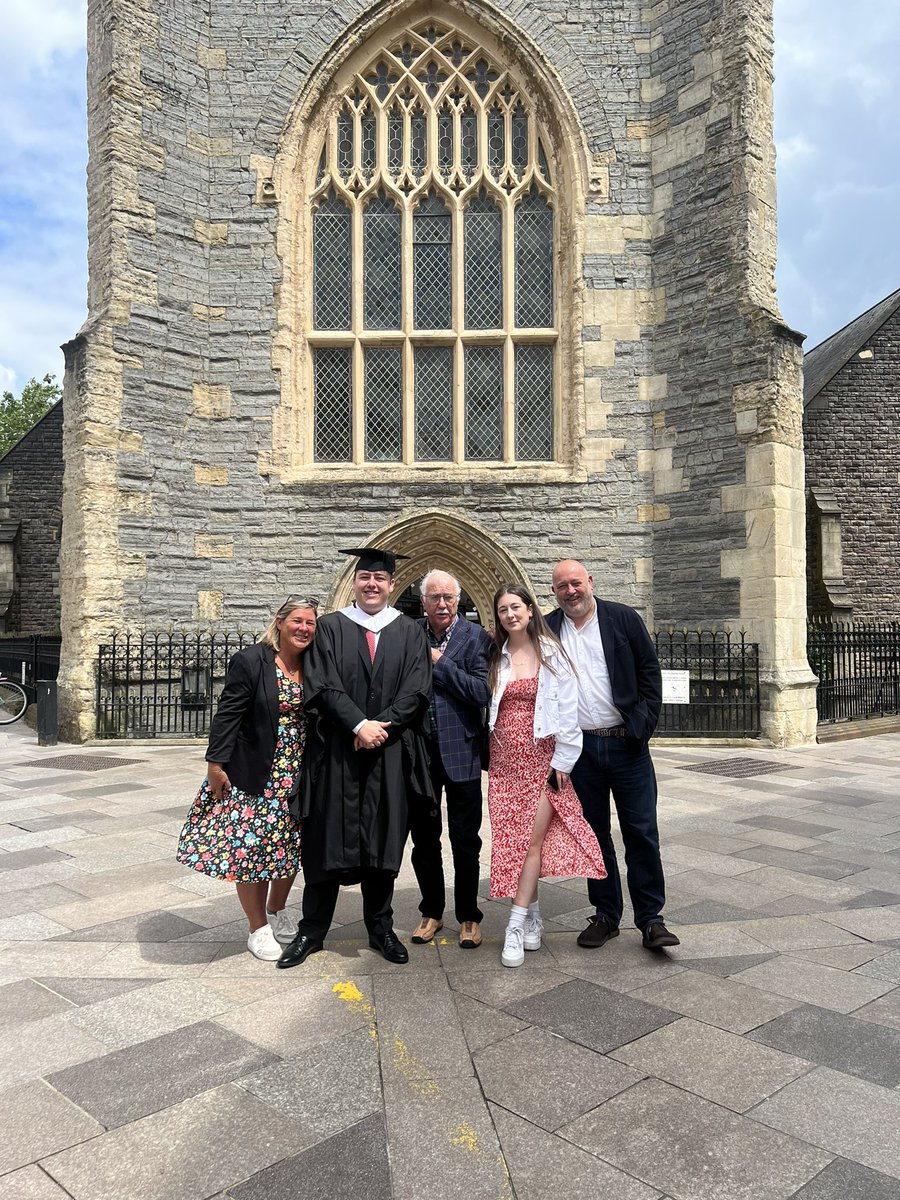 WarrenGreene's tweet image. Absolutely made up for him. Been in a close state of tears all day. I know what it means to him (compared to me who just half-arsed my way through Uni) #CardiffGrad now for your Masters. The next Alan Partridge
