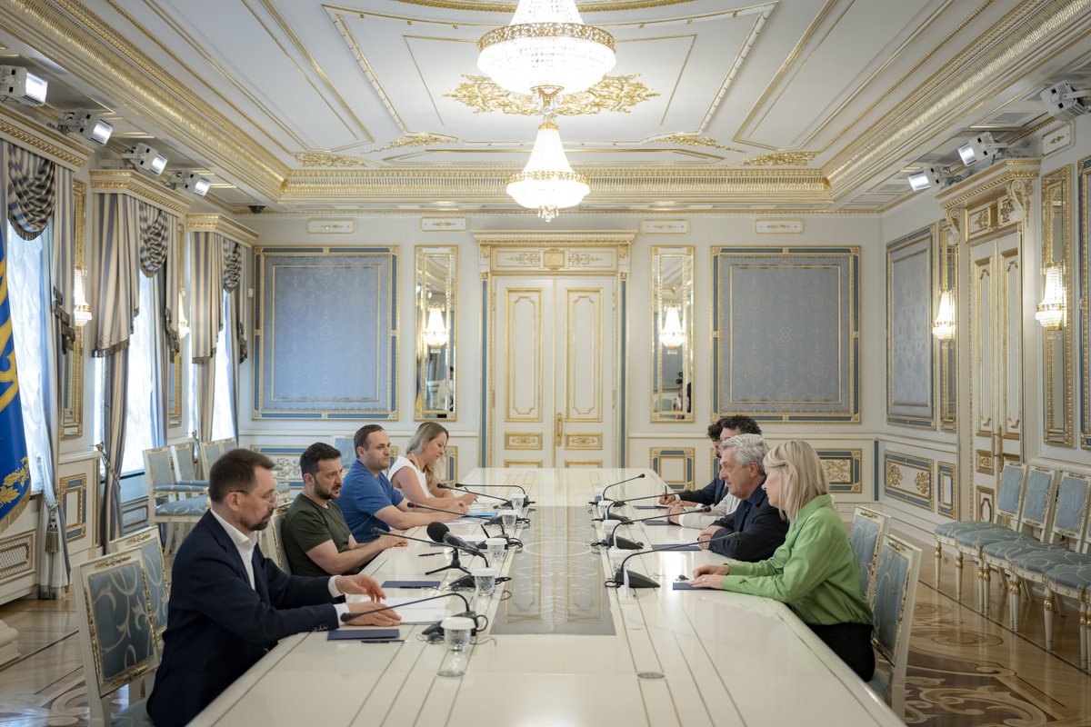 ZelenskyyUa's tweet photo. I had a meaningful meeting with UN High Commissioner for Refugees, @FilippoGrandi. The main topics of discussion were humanitarian support for Ukraine and assistance in preparing for the winter period.

I am grateful for the support provided to our country and our people. https://t.co/ZFKTCvCf6w