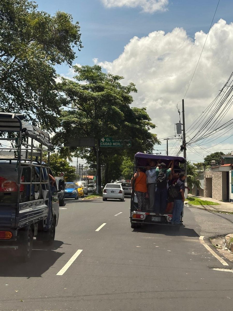 OBRodr's tweet photo. El Salvador
La economía sigue con altibajos.
La percepción es que el #SectorInformal se expande.
Pero no hay datos para confirmarlo.
La #inflación exacerba las condiciones del sector informal. https://t.co/pMkZwygtzJ