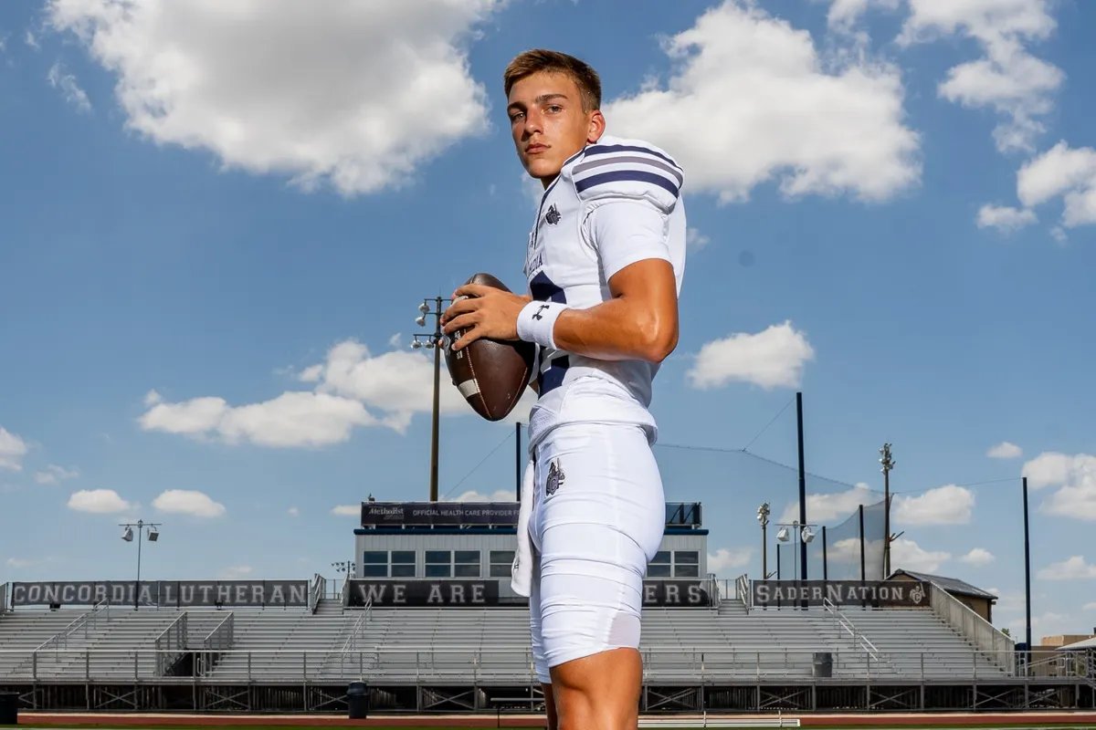 TAKING OWNERSHIP: Huckfelt the undisputed leader of 'Sader Football  

“The coaches have laid the groundwork for me to succeed. It’s going to be fun to fill the shoes of the people who have graduated &amp; to help leave a legacy with our senior class.”

READ:vype.com/Texas/Tx-Priva…