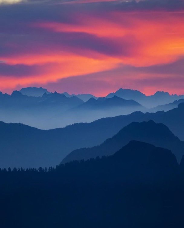 Per arrivare all'alba non c'è altra via che la notte. (Kahlil Gibran)