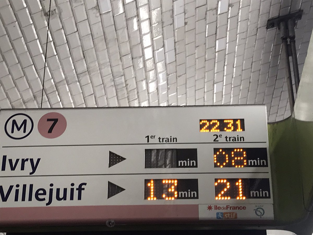 NCornic's tweet photo. @Ligne7_RATP quel mépris des voyageurs en direction de Villejuif ! La ligne 7 du métro à la fréquence d’un train de banlieue. Et il faudrait qu’on attende 2030 pour avoir des trains qui fonctionnent et un service convenable ? @JeanCASTEX démission ! https://t.co/jYmUaX9J8C