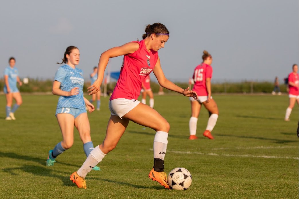 SarahThomps14's tweet photo. 4 wins with my new teammates this weekend at the @chiINTER showcase!! Had lots of fun and am looking forward to fall season! Thanks to all the coaches that came out to watch! @udwomenssoccer @NCC_WSoccer @UWOWSoccer @LewisWSoccer @LorasWSoccer @CoeWsoccer @CarthageWSoccer https://t.co/LWptmPEF1b