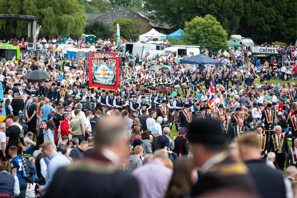 Making our way through the massive crowds at @RoyalBlack1797 Thirteenth July Celebrations #Scarva <a href="/News_Letter/">Belfast News Letter</a> <a href="/CoDownOutlook/">The Co Down Outlook</a> <a href="/BelTel/">Belfast Telegraph</a> <a href="/NITouristBoard/">Tourism NI</a> <a href="/TourismIreland/">Tourism Ireland</a> Picture courtesy of <a href="/baalhamcurry/">Graham Baalham-Curry</a>