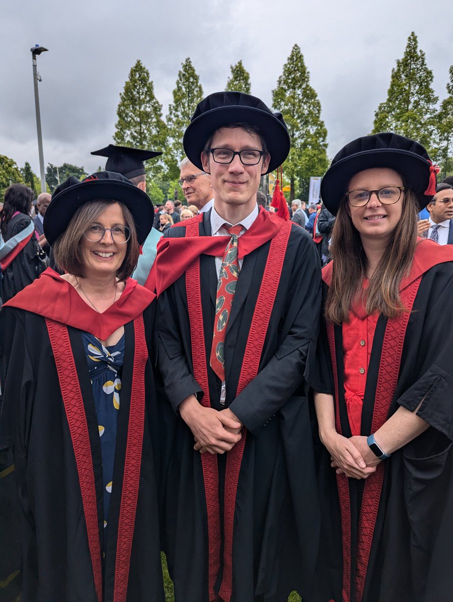 DrJenLarsen's tweet photo. Such a lovelys day celebrating with wonderful friends and family. Thanks @TIMMSleicester for a great 6 years 🎓 https://t.co/mu7AhZTLWb