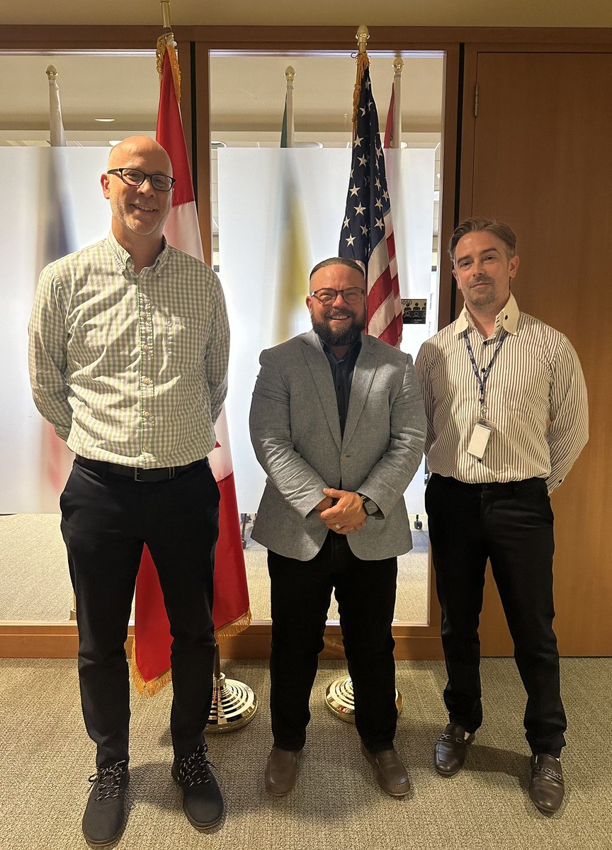 Great to meet with <a href="/CanCGSeattle/">Canada in Seattle</a> staff!  CG offices across the U.S. now more familiar with barriers that trans/non binary travellers face as well as how cool NL is. Library got a new addition and I made new pals. Looking forward to next time! #AdvocateLife #AlmostFeral 🇨🇦🏳️‍⚧️🏳️‍🌈🇺🇸