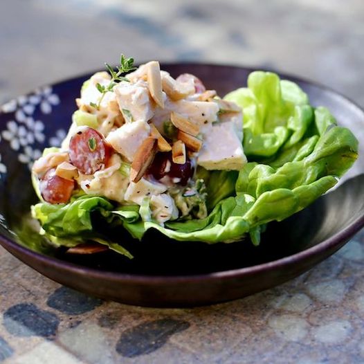 StudioDeliciou1's tweet photo. https://t.co/ZJuqwGjTSS  Chunks of white meat chicken, sliced grapes, toasted almonds and fresh  herbs make this favorite chicken salad recipe a real standout. https://t.co/qGnVesHpac