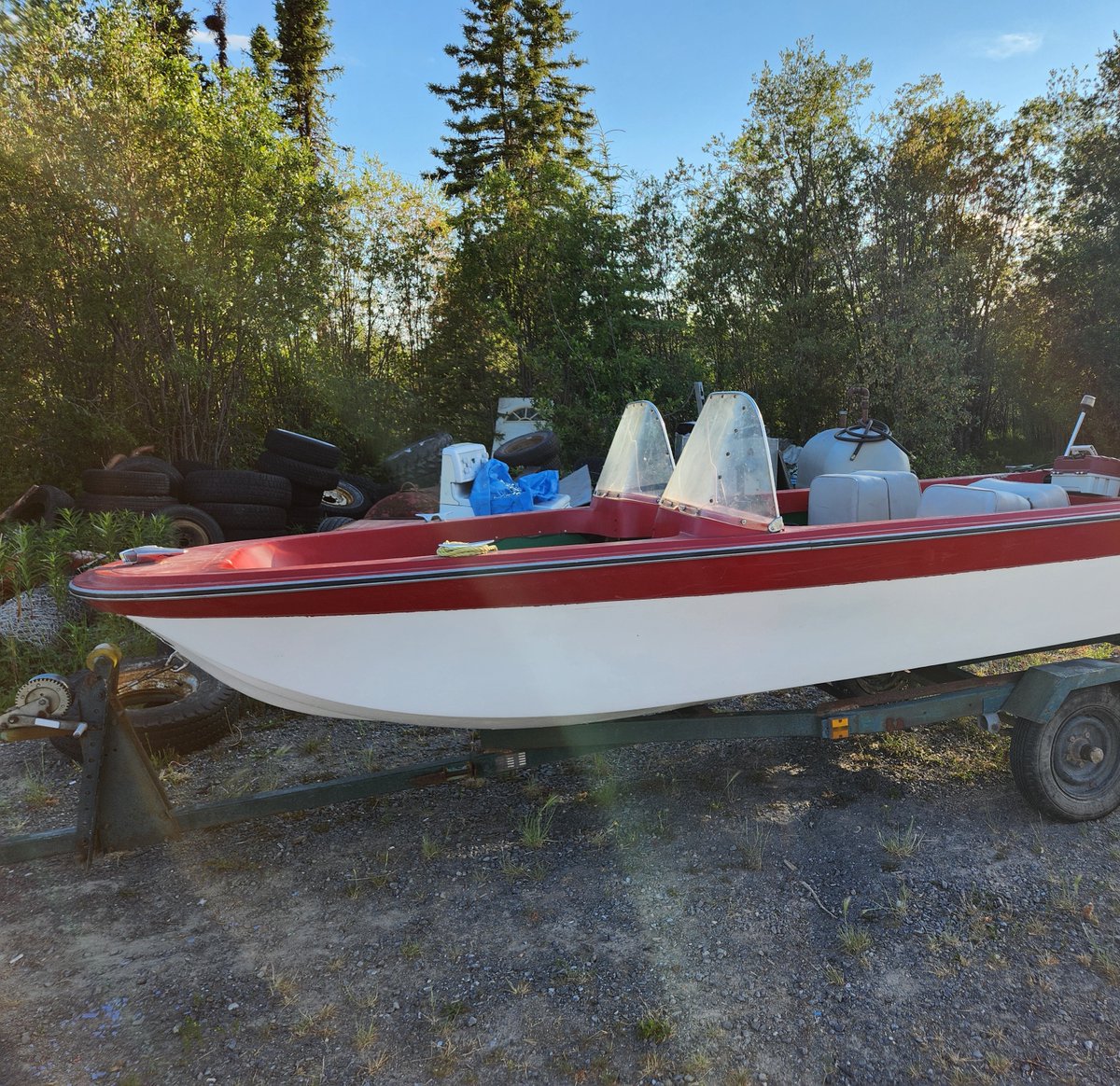 La GRC de Yellowknife cherche à communiquer avec le propriétaire du bateau illustré dans le cadre d'une enquête. S'il s'agit de votre bateau, veuillez communiquer avec le gend. Lafleur au 867-669-1111 ou par courriel à Alexandre.Lafleur@rcmp-grc.gc.ca.