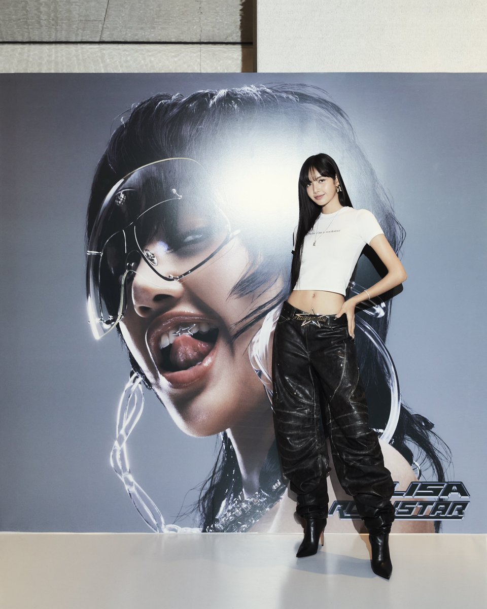 LISANATIONS_'s tweet photo. “Rockstar” by LISA has now sold over 1 million units worldwide! 

#LISAxROCKSTAR @wearelloud https://t.co/z3W6KbYlrQ