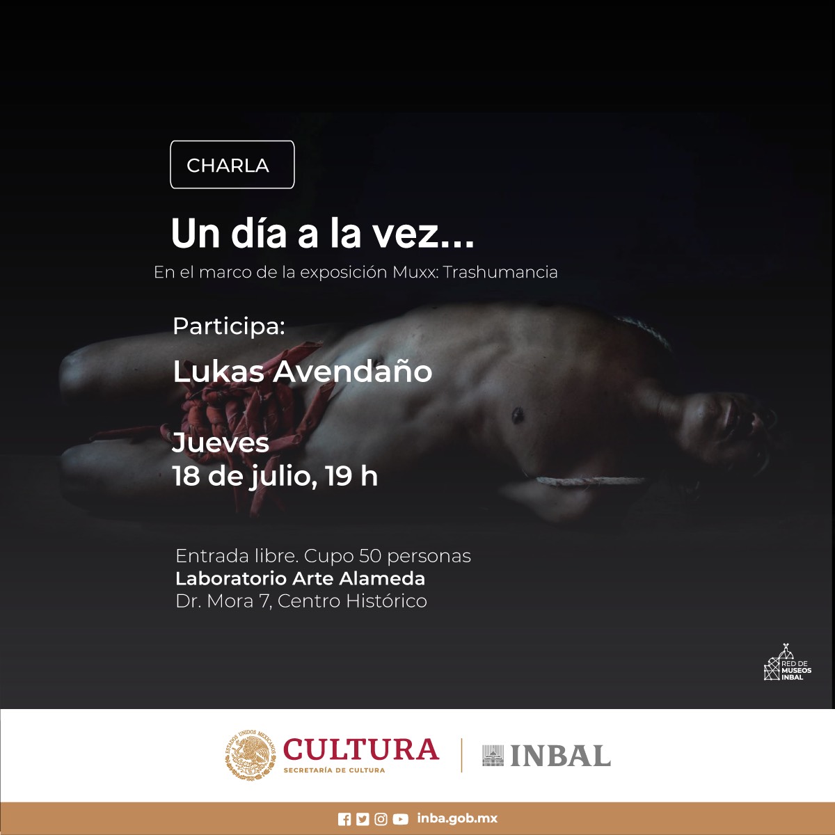 En el marco de la exposición "MUXX: Trashumancia", el <a href="/ArteAlameda/">Laboratorio Arte Alameda</a> presentará la charla "Un día a la vez...", en la que con el coreógrafo y antropólogo Lukas Avendaño explorará el espacio entre el arte de performance y el del activismo. ¡Acompáñanos! 🤩