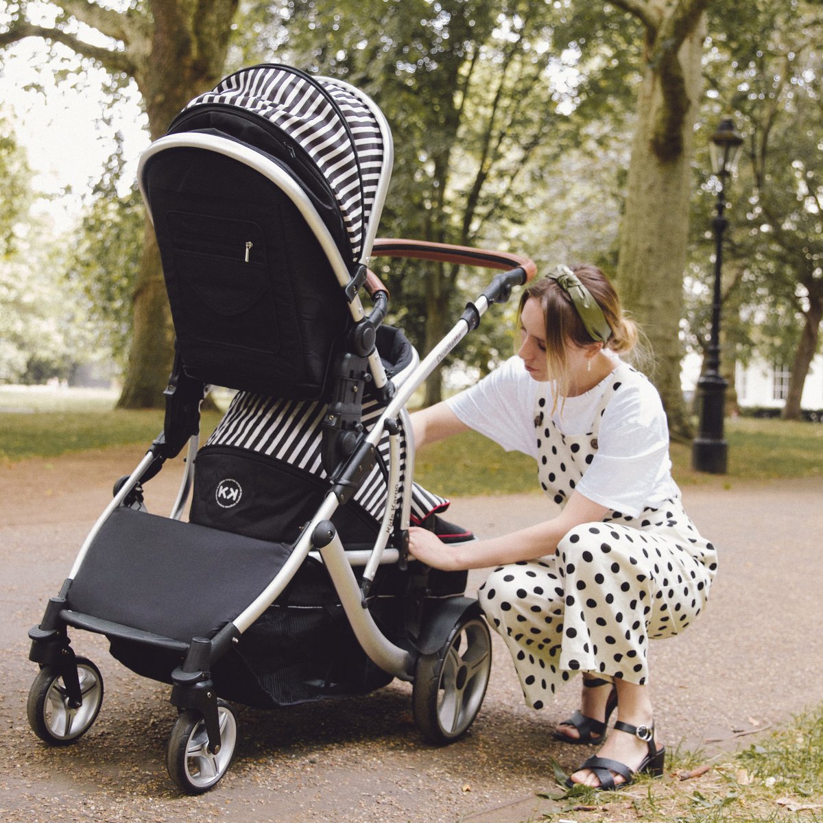 On sale for £299.99 was £549.99 Duellette Baby &amp; Tot double pushchair.🌟⁠
⁠
✨Carrycot convertible to seat unit ⁠
✨Both seats &amp; carrycot mode include sunshade &amp; rain cover⁠
✨Extendable hoods with ventilation⁠
✨Huge shopping basket ⁠

kidskargo.com/product/duelle…