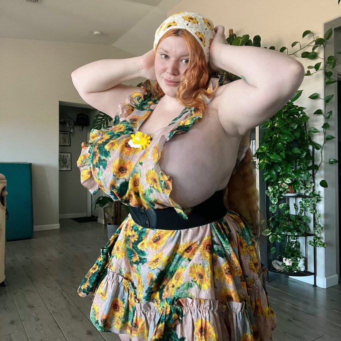 Sunflowers! The largest bloom in the asteraceae family! 🌻🌻🥰 https://t.co/nA4mfCnkRx