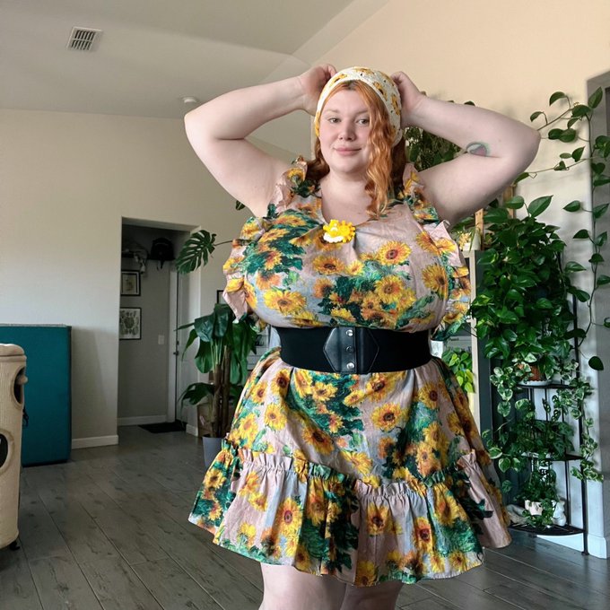 Sunflowers! The largest bloom in the asteraceae family! 🌻🌻🥰 https://t.co/nA4mfCnkRx