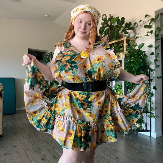 Sunflowers! The largest bloom in the asteraceae family! 🌻🌻🥰 https://t.co/nA4mfCnkRx