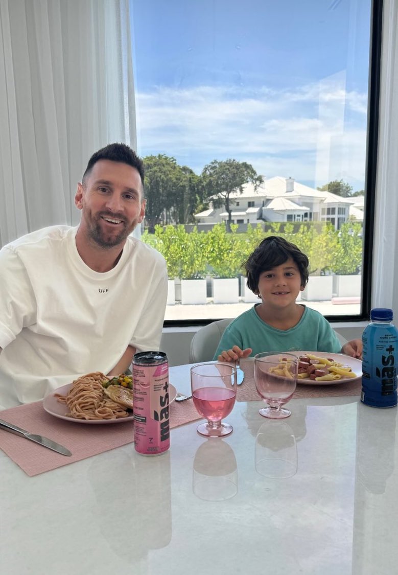 COMO QUE EL ALMUERZO DE CIRO ES COMO EL NUESTRO A FIN DE MES???