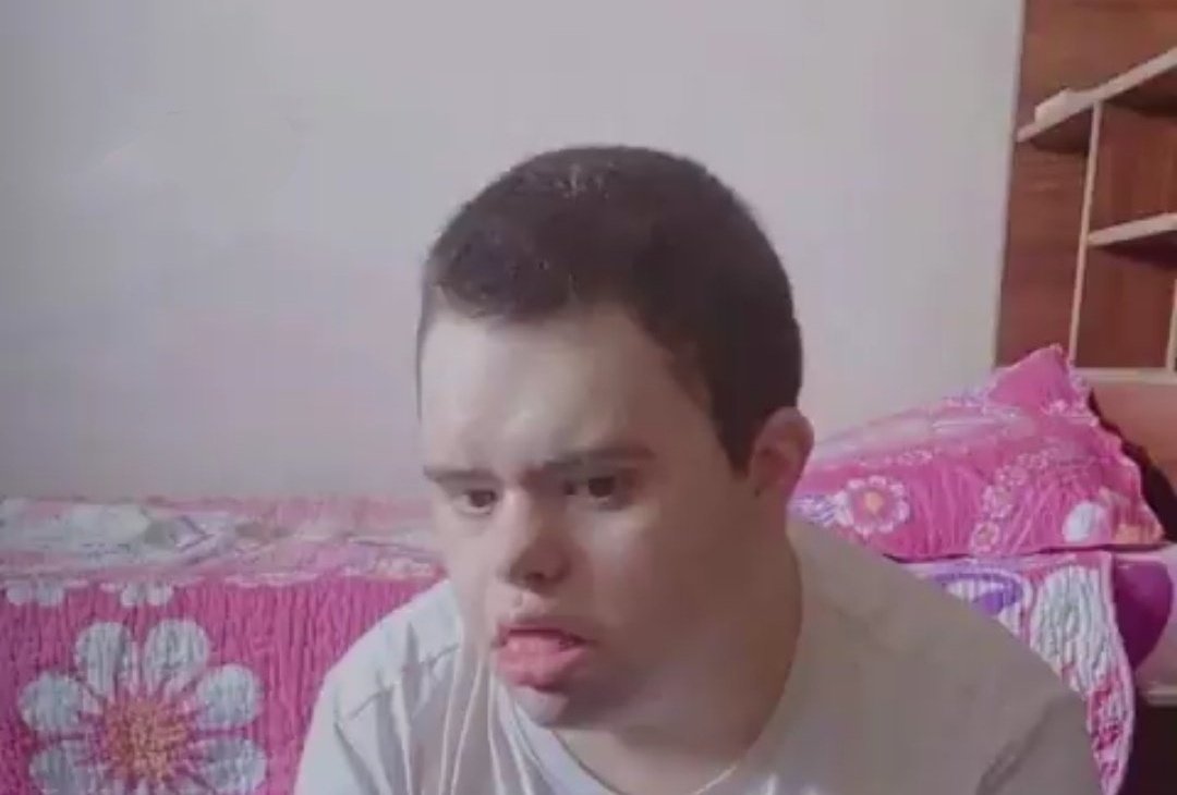 "سيبني يا حبيبي خلص"

لم يكن يدرك أن هذا عدوه، وأن هذا الكلب بعد ثواني سيقتله ويأكل لحمه

هذه قصة محمد التي مرت وكأنها حدث طبيعي.
