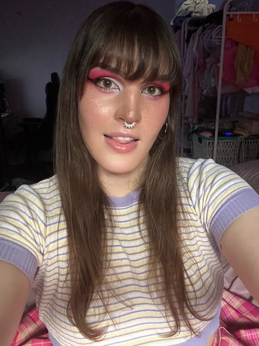 AndromedaDead's tweet image. Should I dye my hair? And if so what colour? 🤔💕