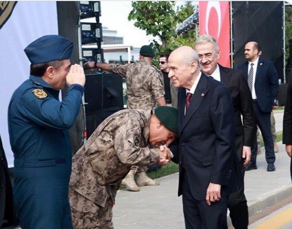 ÖZEL dir herkes anlayamaz.Anlayan zaten sırrına erer.Her ÖZEL de bunu anlamaz anlamasıda beklenmez.