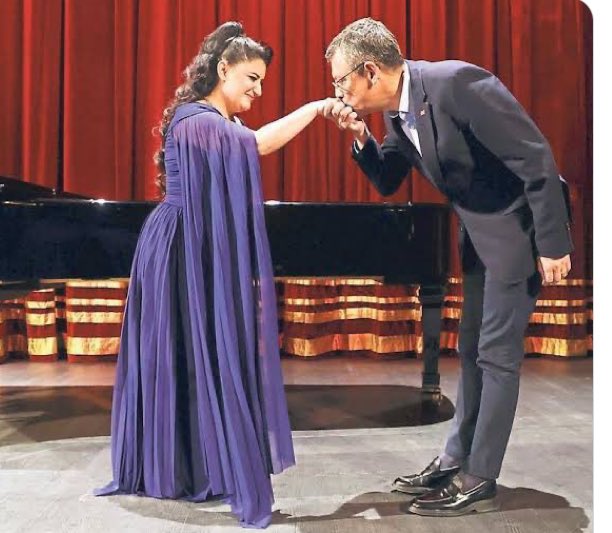 Sen el öperken ÖZEL oluyor demi zoruna gidenin ….