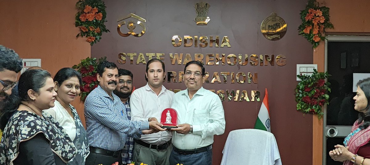 ganeswar_jena's tweet photo. An emotion choked farewell by my dear colleagues of #OSWC .Everybody face was pale and they were on tears on my sudden transfer .I am deeply obliged for their love,respect and adoration which I will cherish for rest of my life @Coop_Odisha @FCI_India https://t.co/EsyHfTjb1N