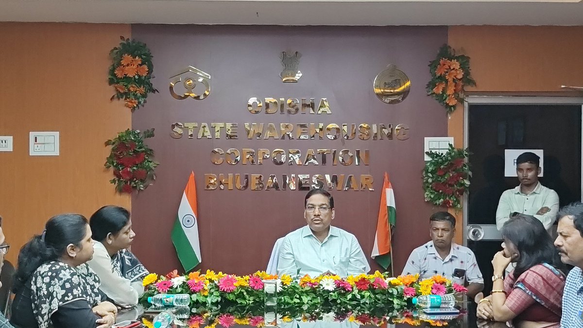 ganeswar_jena's tweet photo. An emotion choked farewell by my dear colleagues of #OSWC .Everybody face was pale and they were on tears on my sudden transfer .I am deeply obliged for their love,respect and adoration which I will cherish for rest of my life @Coop_Odisha @FCI_India https://t.co/EsyHfTjb1N